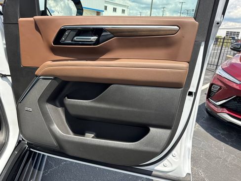 New 2026 Chevrolet Tahoe High Country AWD/4WD image 15