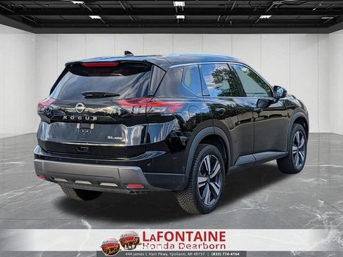 Used 2024 Nissan Rogue SL AWD/4WD image 5
