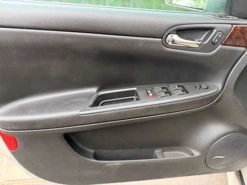 Used 2012 Chevrolet Impala LTZ FWD image 16