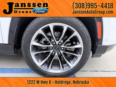 Used 2025 Jeep Wagoneer Series III w/ Premium Group I AWD/4WD image 34
