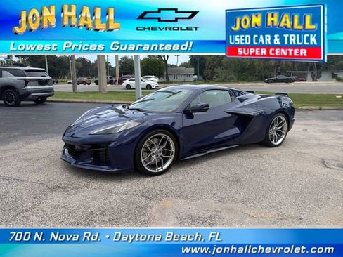 Used 2025 Chevrolet Corvette Z06 RWD image 2