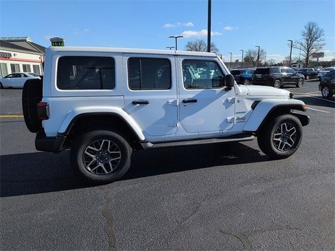 Used 2024 Jeep Wrangler Sahara image 7