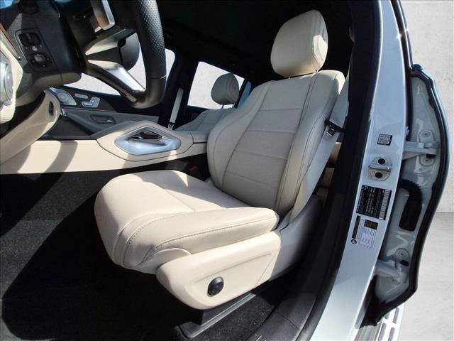 Used 2025 Mercedes-Benz GLS 450 4MATIC image 12
