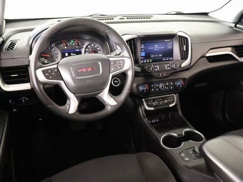 Used 2022 GMC Terrain SLE w/ Driver Convenience Package image 2