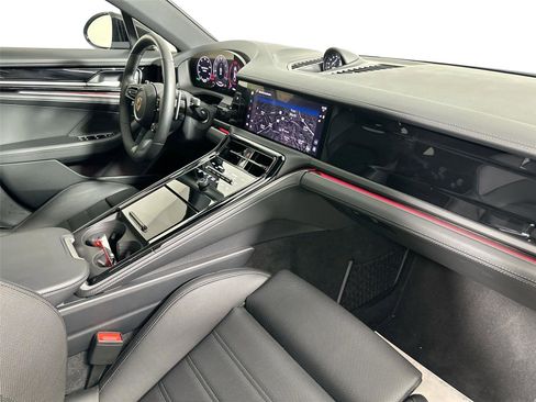 Certified 2024 Porsche Panamera 4 AWD/4WD image 29
