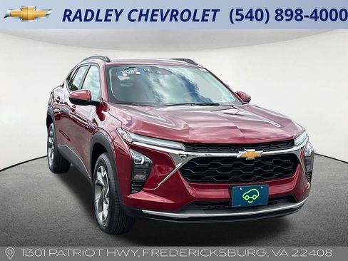 Certified 2025 Chevrolet Trax LT w/ LT Convenience Package FWD image 31
