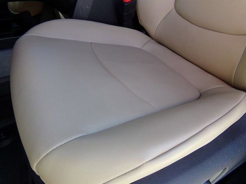 Used 2024 Toyota Sienna XLE image 25