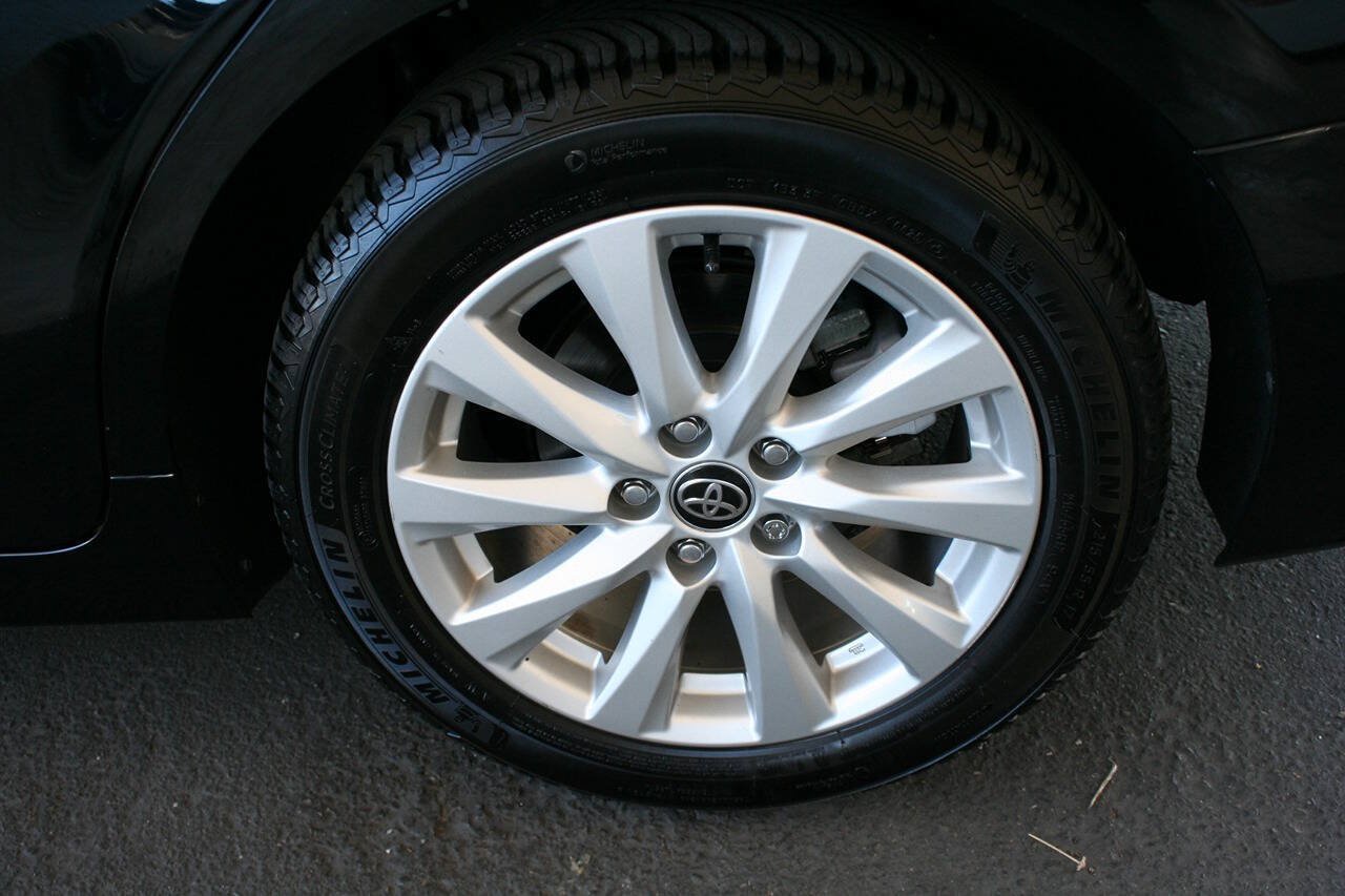 Used 2020 Toyota Camry LE w/ Convenience Package FWD image 10