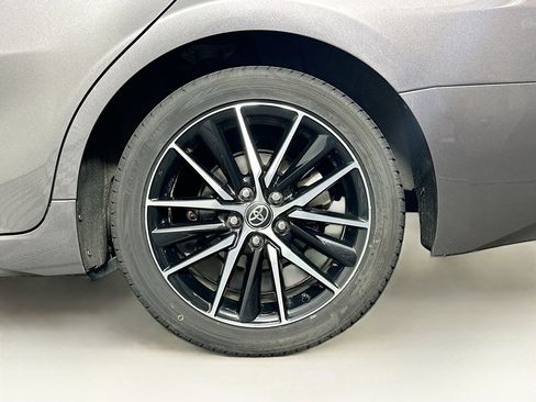 Used 2021 Toyota Camry SE FWD image 11