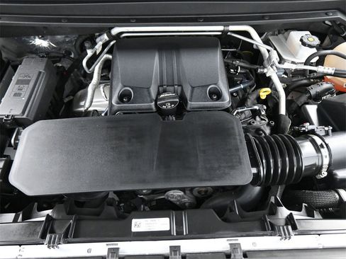 Used 2024 Chevrolet Colorado LT w/ LT Convenience Package image 18