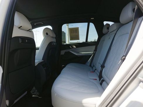 Used 2024 BMW X5 xDrive50e w/ Premium Package AWD/4WD image 9