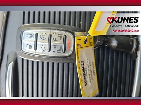 Used 2023 Chrysler Pacifica Touring-L FWD image 22