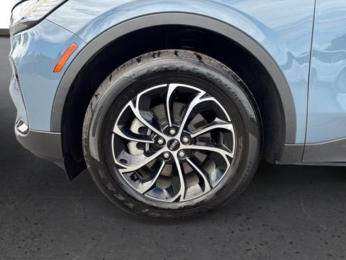 Certified 2025 Lincoln Nautilus Premier AWD/4WD image 13