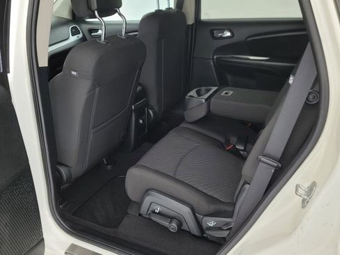 Used 2018 Dodge Journey SXT image 25