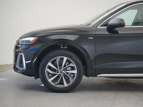 Used 2023 Audi Q5 2.0T Premium w/ Convenience Package image 2