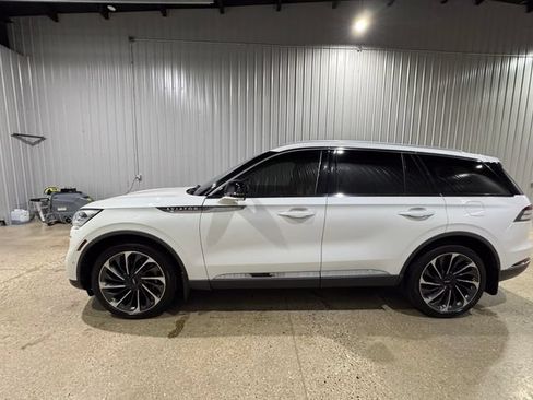 Used 2021 Lincoln Aviator Reserve w/ Equipment Group 202A AWD/4WD image 2
