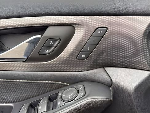 Used 2023 Chevrolet Traverse Premier w/ Redline Edition image 33