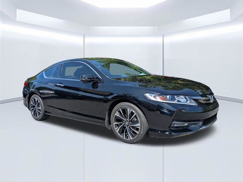 Used 2017 Honda Accord EX image 2