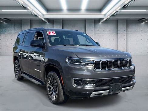 Used 2025 Jeep Wagoneer Series II AWD/4WD image 3