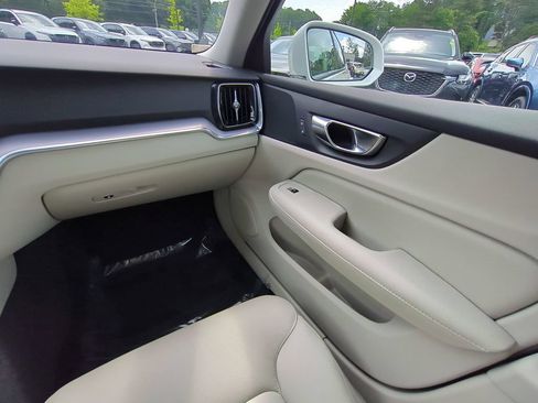 Used 2020 Volvo S60 T5 Momentum FWD image 16