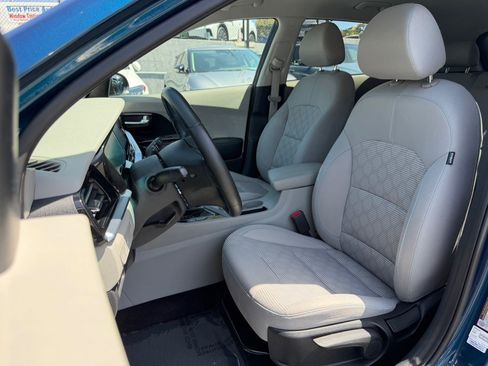 Used 2022 Kia Niro LXS FWD image 16
