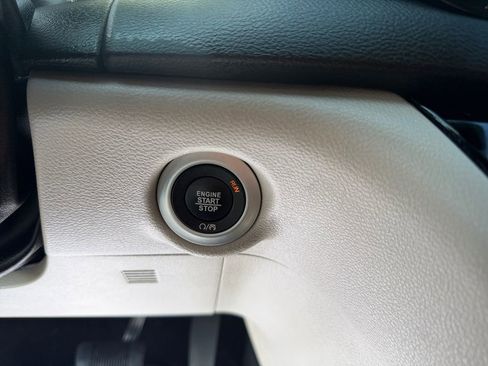 Certified 2024 Chrysler Pacifica Touring-L image 24