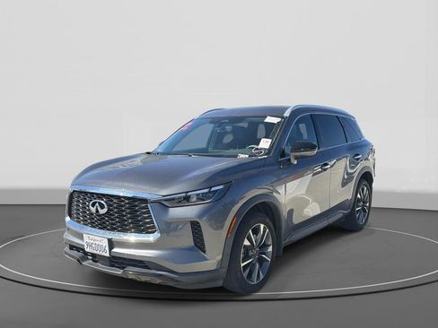 Used 2023 INFINITI QX60 Luxe w/ Cargo Package FWD image 3
