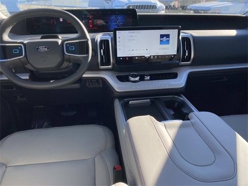 New 2025 Ford Expedition Active image 31