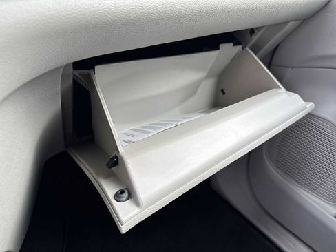 Used 2024 Chrysler Pacifica Touring-L FWD image 29