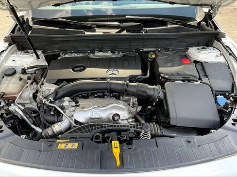 Used 2022 Mercedes-Benz GLB 250 4MATIC image 32