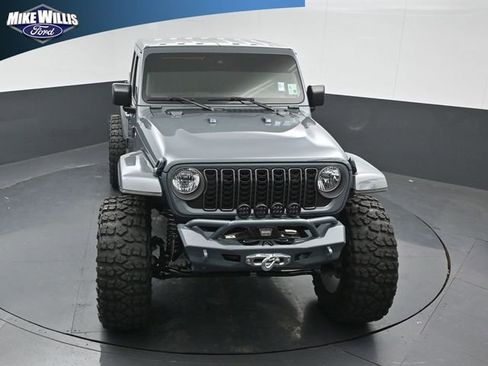 Used 2025 Jeep Gladiator Overland AWD/4WD image 10