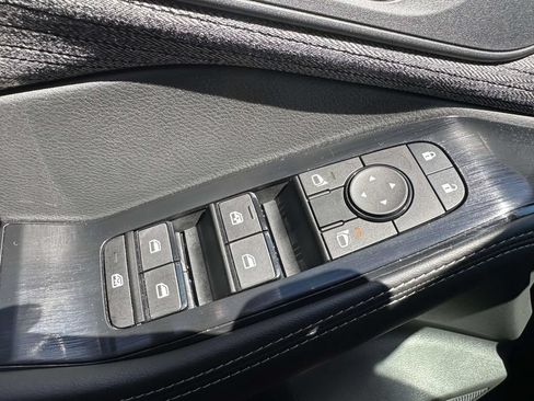 Used 2023 Nissan Rogue SV AWD/4WD image 34