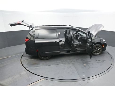 Used 2025 Chrysler Pacifica Limited image 69