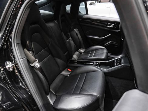 Used 2018 Porsche Panamera 4 image 31