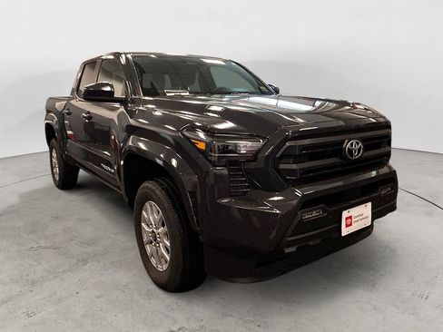 Certified 2025 Toyota Tacoma TRD Off-Road image 7