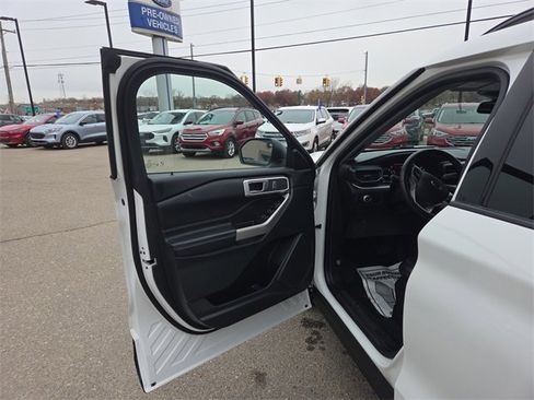 Certified 2022 Ford Explorer XLT w/ Equipment Group 202A image 26