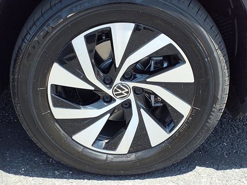 New 2025 Volkswagen Tiguan S image 8