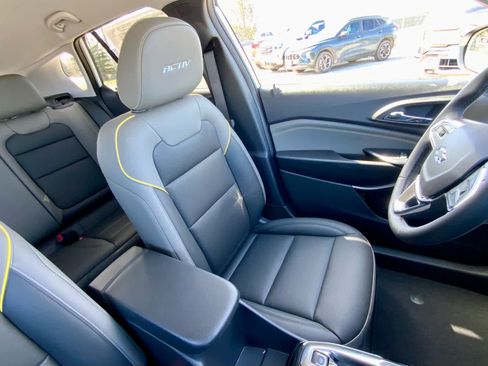 New 2026 Chevrolet Trax ACTIV FWD image 24