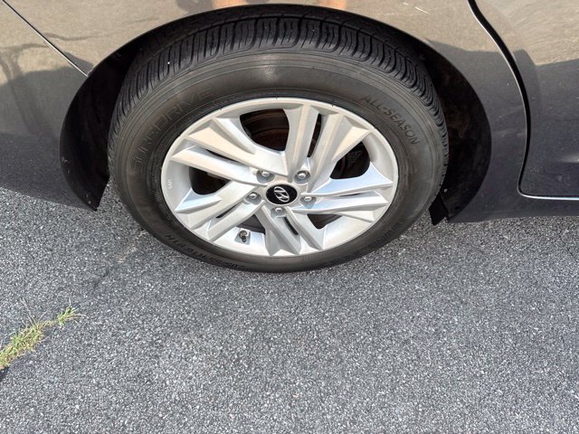 Used 2020 Hyundai Elantra Value Edition w/ Winter Weather Package FWD image 9