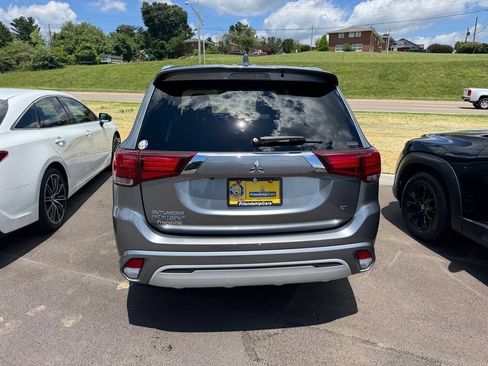 Used 2020 Mitsubishi Outlander 4WD Plug-In Hybrid image 16
