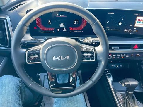 Used 2025 Kia Sorento S image 15