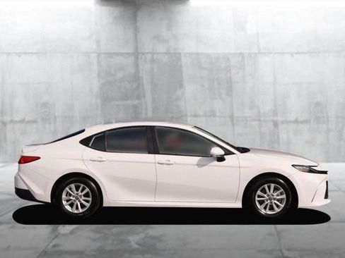 Certified 2025 Toyota Camry LE image 5