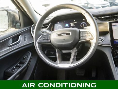 Used 2023 Jeep Grand Cherokee Limited w/ Luxury Tech Group II image 12