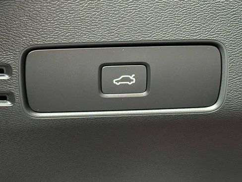 Used 2025 Volvo XC40 B5 Plus w/ Climate Package image 32