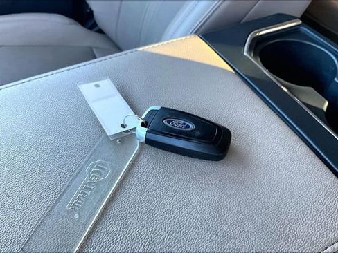 Used 2024 Ford Expedition Limited image 32