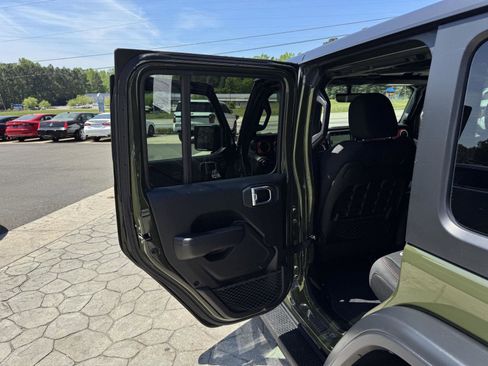 Used 2021 Jeep Wrangler Unlimited Rubicon AWD/4WD image 7