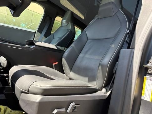 Used 2025 Tesla Cybertruck AWD Crew Cab image 6