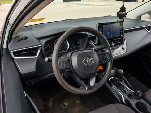 Used 2020 Toyota Corolla LE FWD image 13