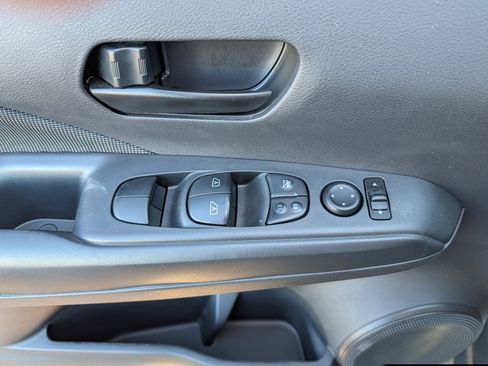 Used 2020 Nissan Kicks S image 19