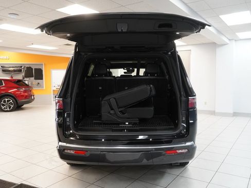 Used 2022 Jeep Wagoneer Series I w/ Premium Group I AWD/4WD image 10